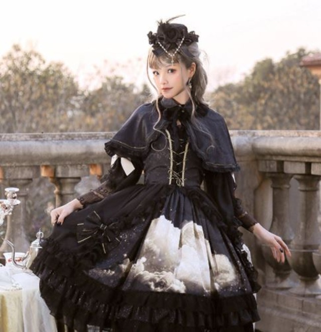 ケープ Hinanaqueena 秋冬 マント ポンチョ ライトアウター かわいい 羽織り クラシカル クラロリ 姫ロリ ハロウィン イベント おでかけ 上品 お呼ばれ ブラック ゴールド ライン フリル お嬢様 ゴスロリ ロリータファッション Loli3417 Luxury ケープ Hinanaqueena 秋冬 マント ポンチョ ライトアウター かわいい 羽織り クラシカル クラロリ 姫ロリ ハロウィン イベント おでかけ 上品 お呼ばれ ブラック ゴールド ライン フリル お嬢様 ゴスロリ ロリータファッション Loli3417 Luxury