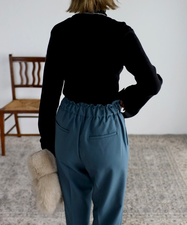 袖スリットハイネックニット