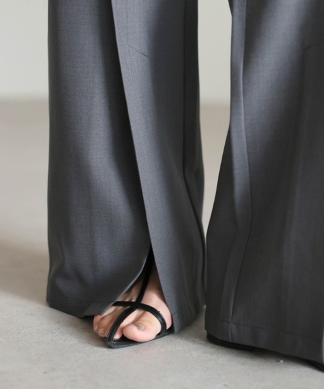 美脚フロントスリットパンツ