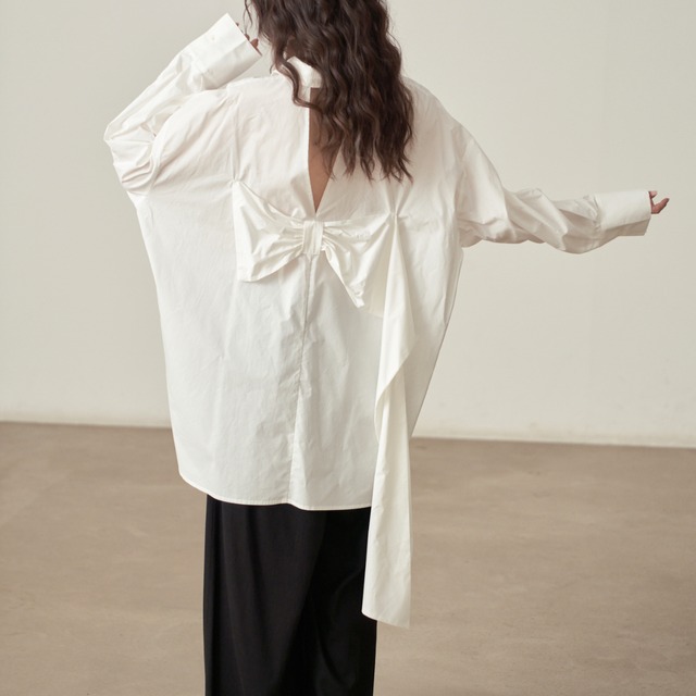 Big bow tie on the back shirt