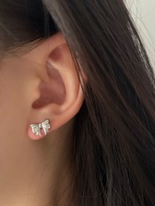 Classic ribbon pierce