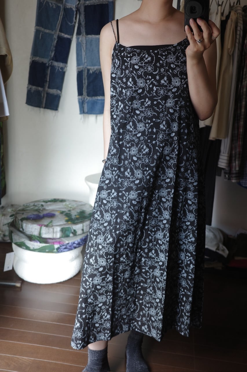 受注】AHMEV Snowdrop Smocking Dress + Slip BLACK | physis (ピュシス)