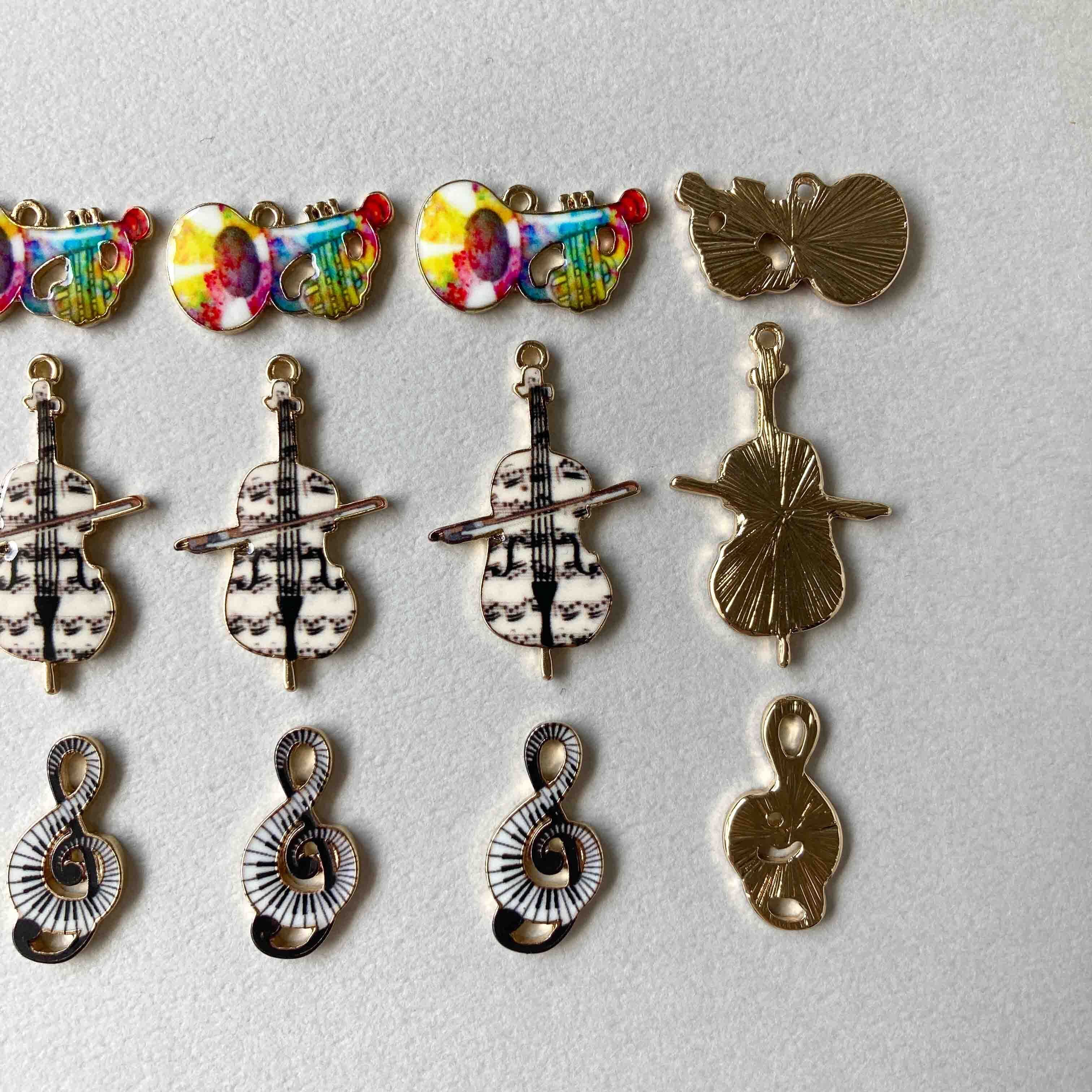 音楽モチーフプリントメタルチャーム | Dua-アクセサリーパーツショップ