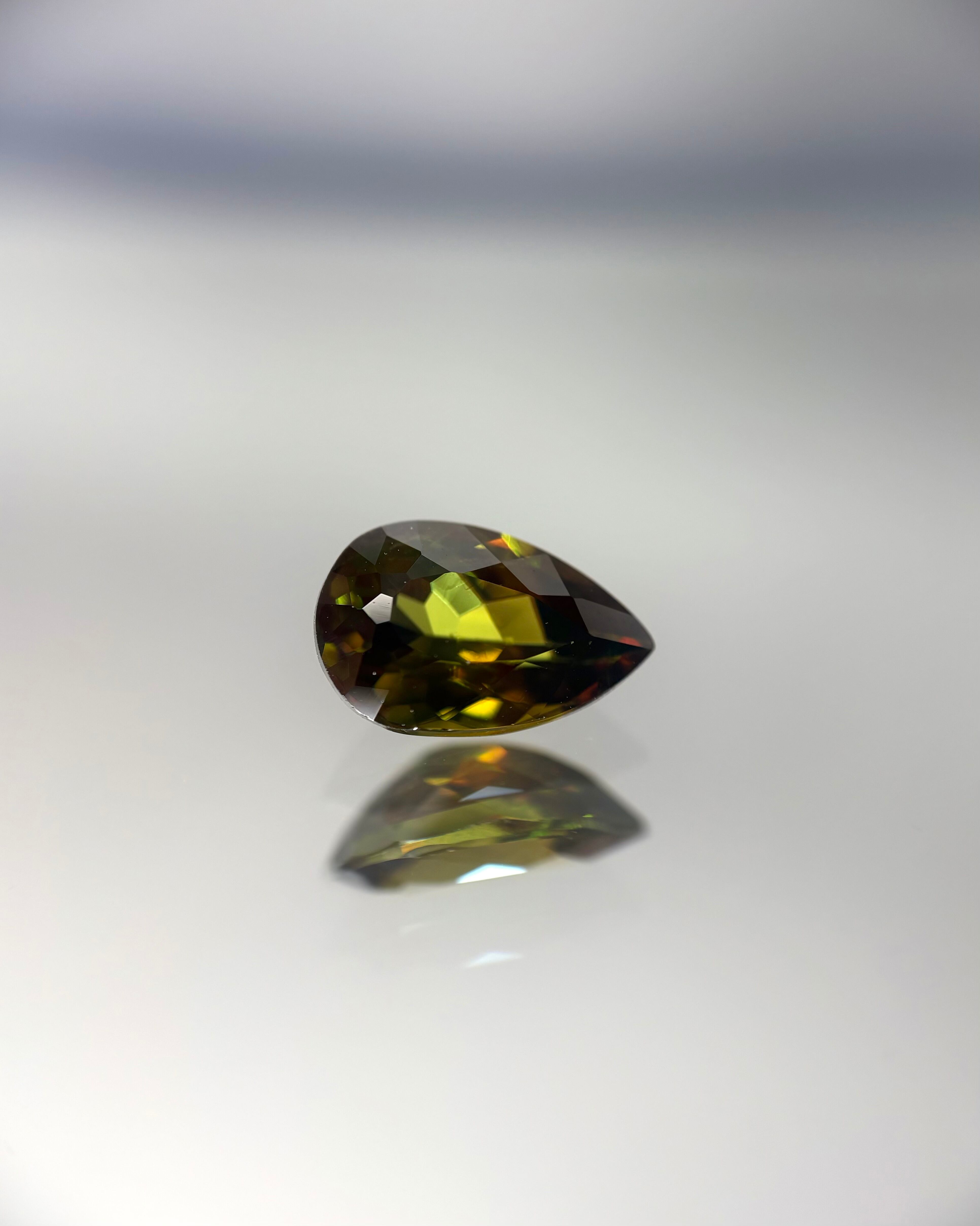 アンドラダイトガーネット トパゾライト 0.354ct クッション 日独ソ
