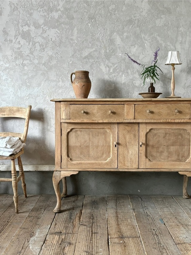 Glass Cabinet (A27-28)
