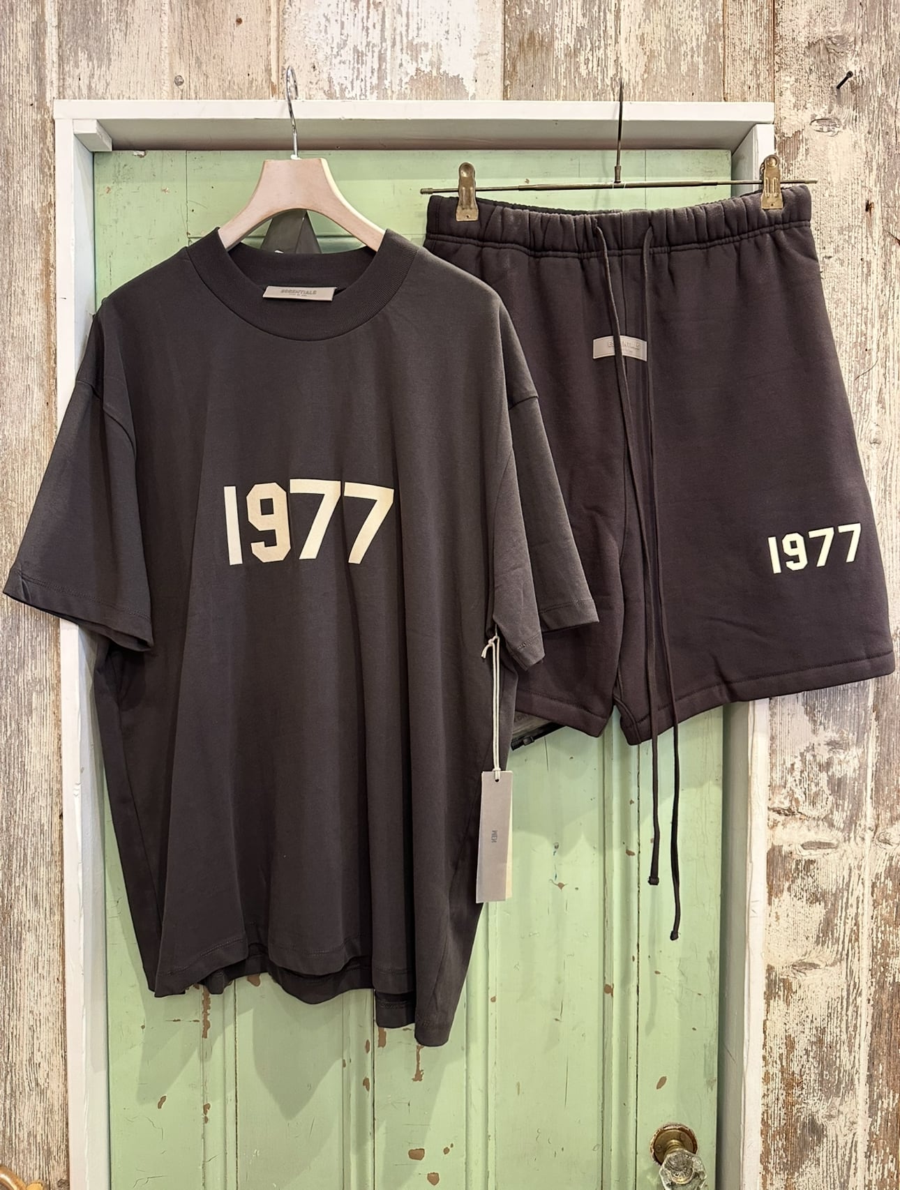 ESSENTIALS 1977エッセンシャルズ 半袖Tシャツ¥13000+tax(¥13200)