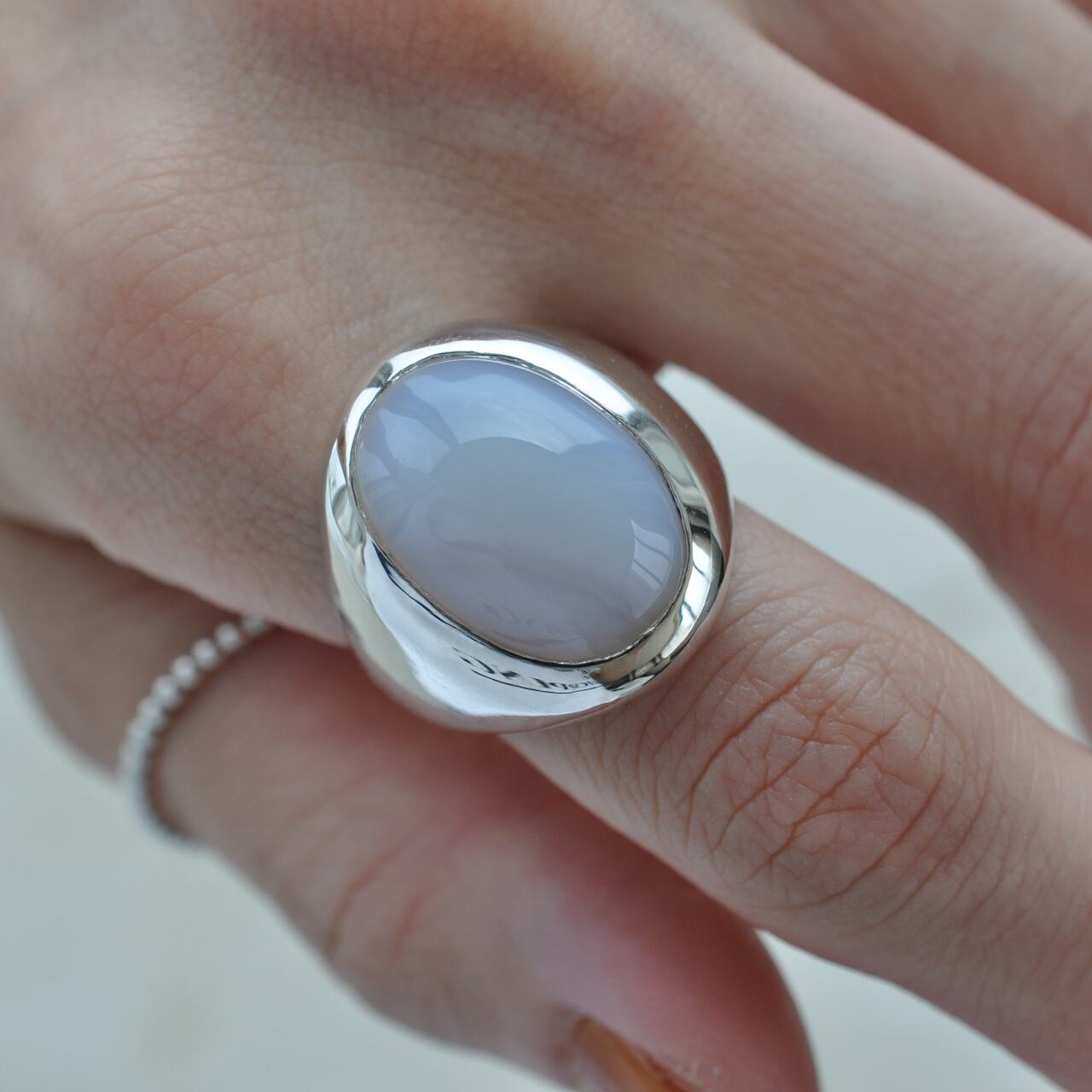 White Chalcedony Signet Ring ホワイトカルセドニー ボリュームリング