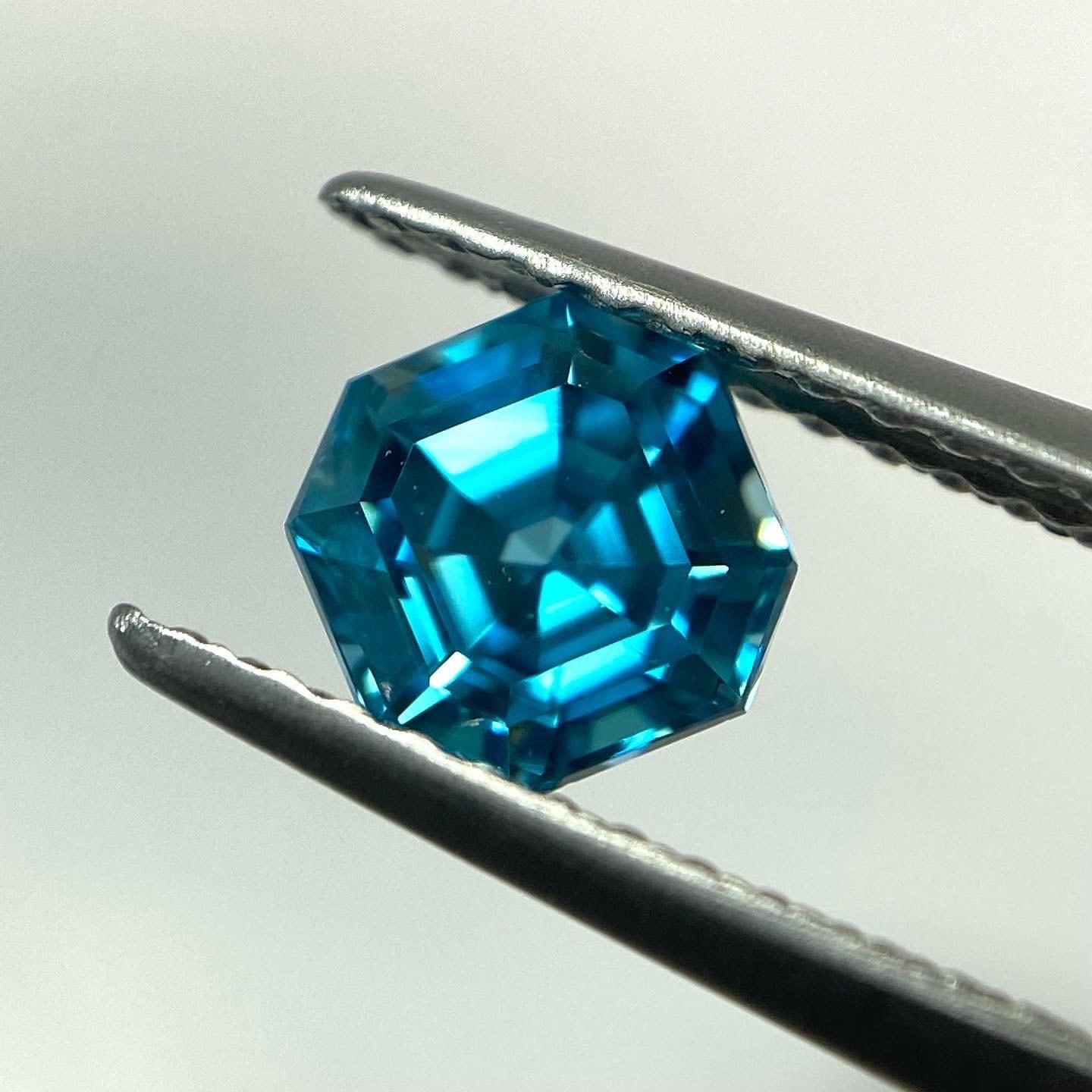 ま、眩しい!ブルージルコン