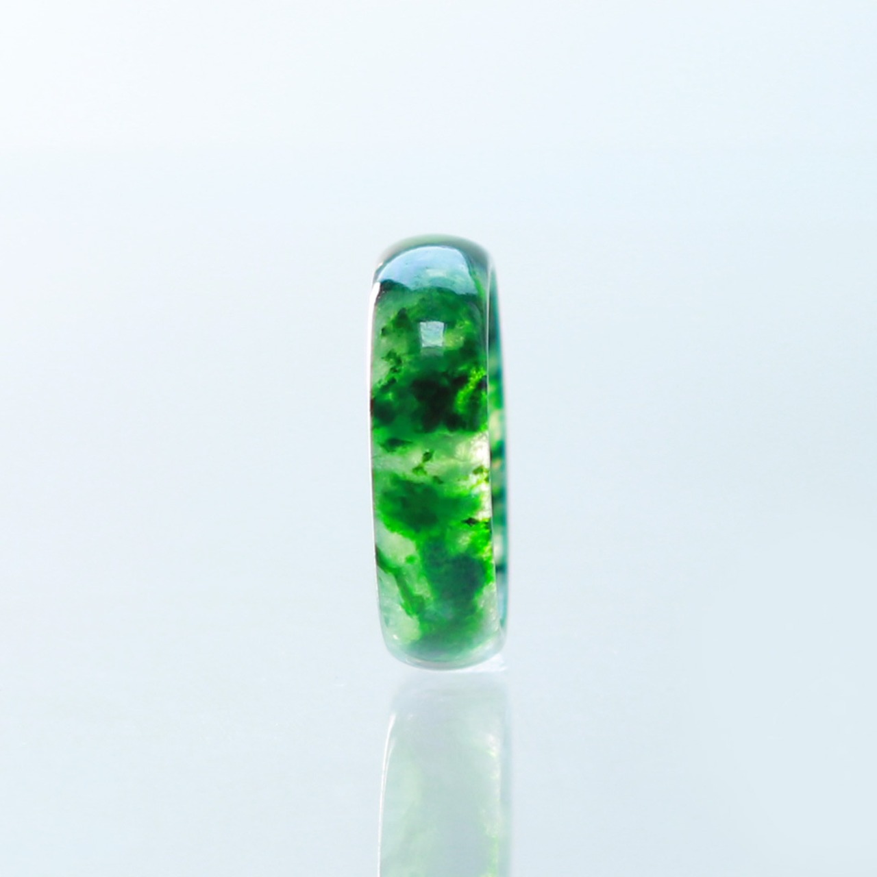 【13,5号】レアカラー翡翠くり抜き甲丸リング A貨翡翠 jd_rg2070