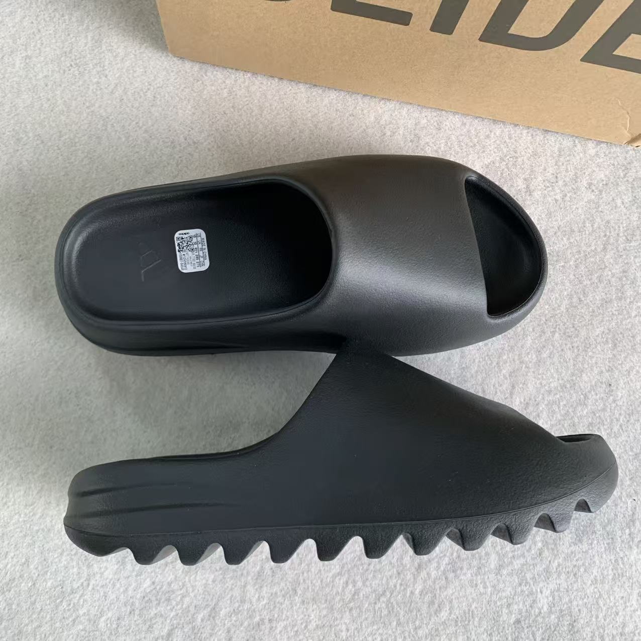adidas Yeezy Slide “Onyx” ブラックHQ6448 サンダル | I.Te