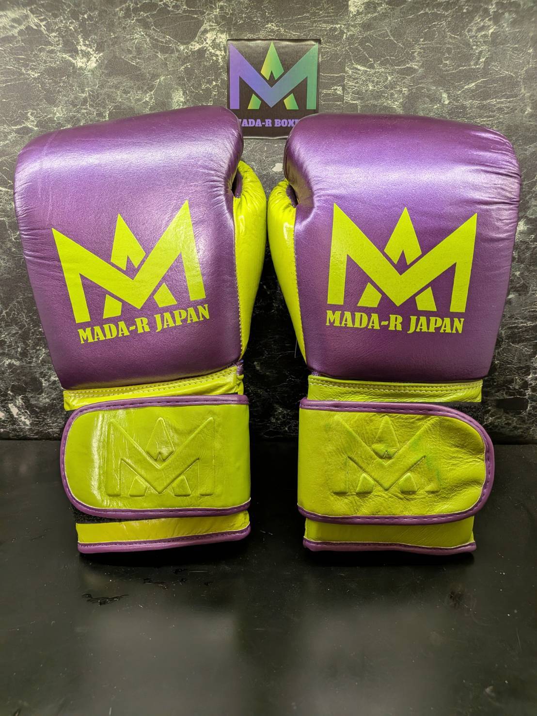 メイウェザーミット専用ミット ピンク×ブラック | MADA-R ＆ ARCADE JAPAN