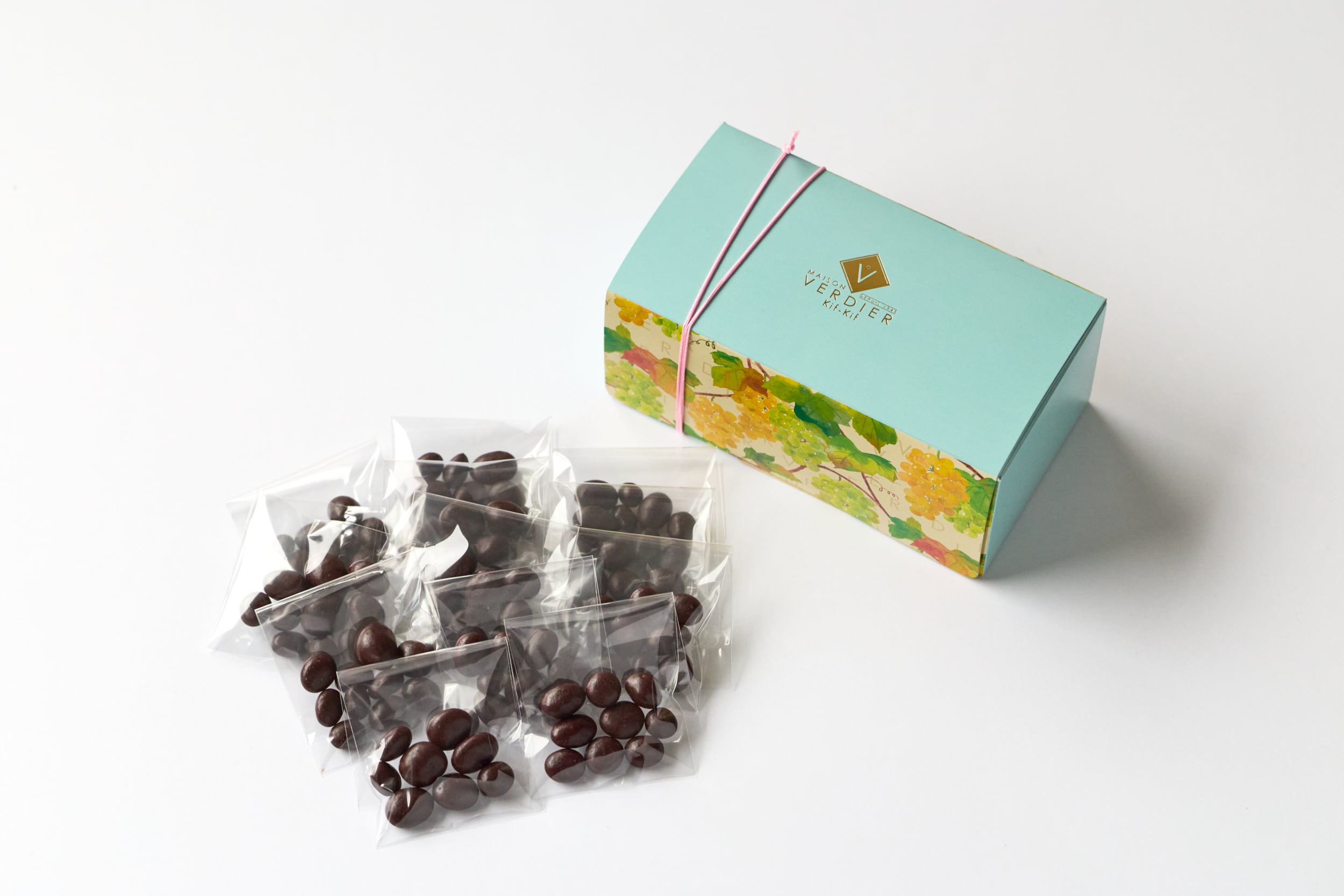 オンライン限定・数量限定】ぶどうのチョコ キフキフ 12個入り | MAISON T
