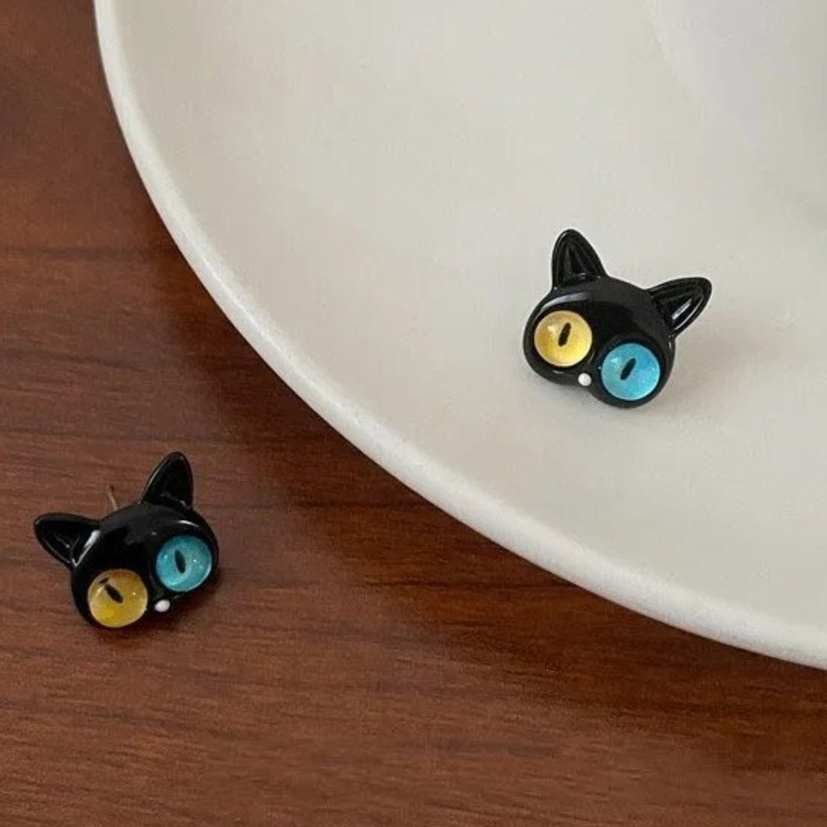 送料無料】AC-70 猫 ねこ ピアス 黒猫 オッドアイ 猫耳 ブラック 