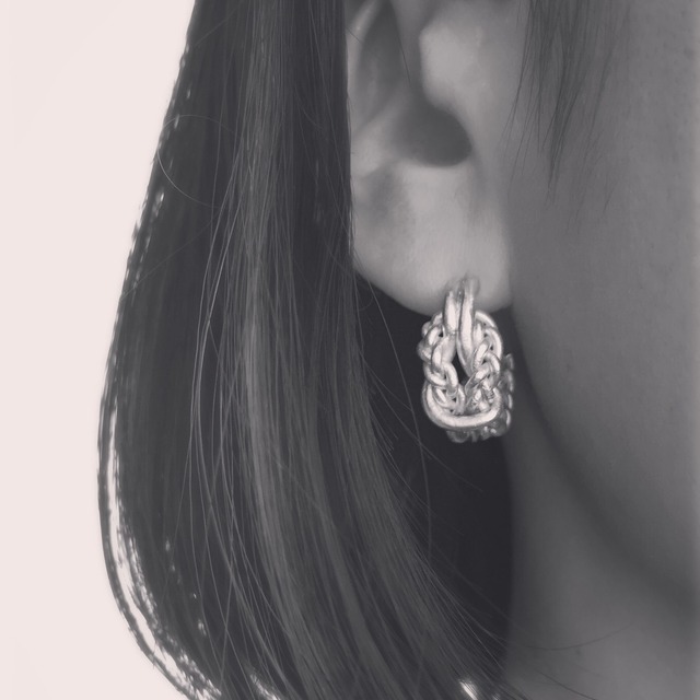 Knitted hoop pierced earrings