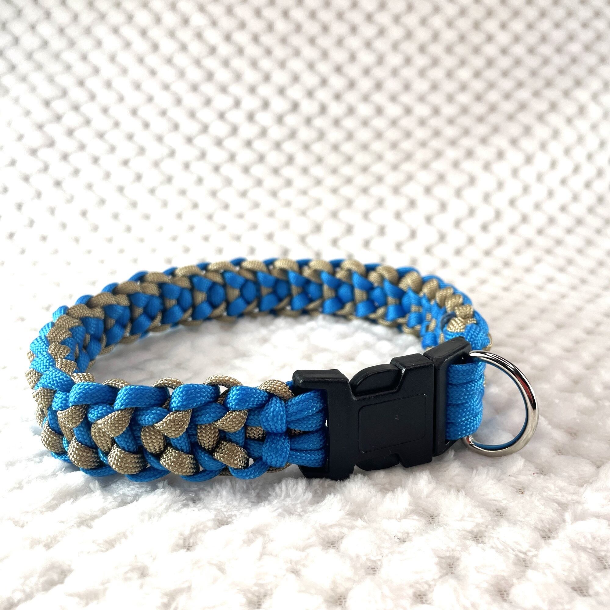 公式]パラコード編み＃268spider fangs(蜘蛛の牙)中型・大型犬用首輪