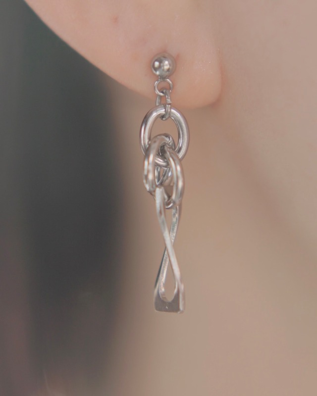 『四角い空』 square chain pierce