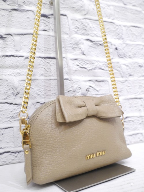 【美品】miu miu ミュウミュウ VITELLO リボン チェーンストラップ クロスボディ レザー ショルダー カメラ バッグ ポーチ ポシェット BG◆