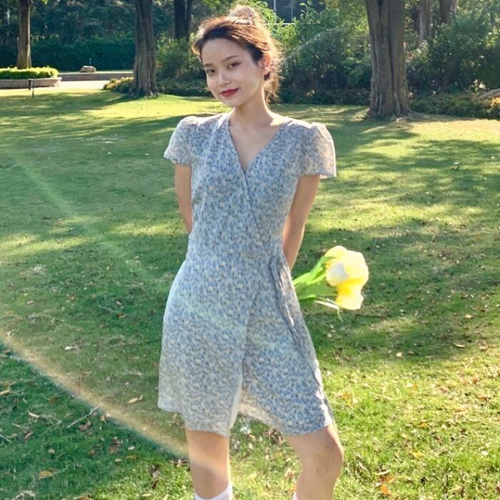 Vネックブルーフローラルウェストドレス サマースタイル薄手ショートスカート 夏物 花柄 ドラファッションホール26658467514