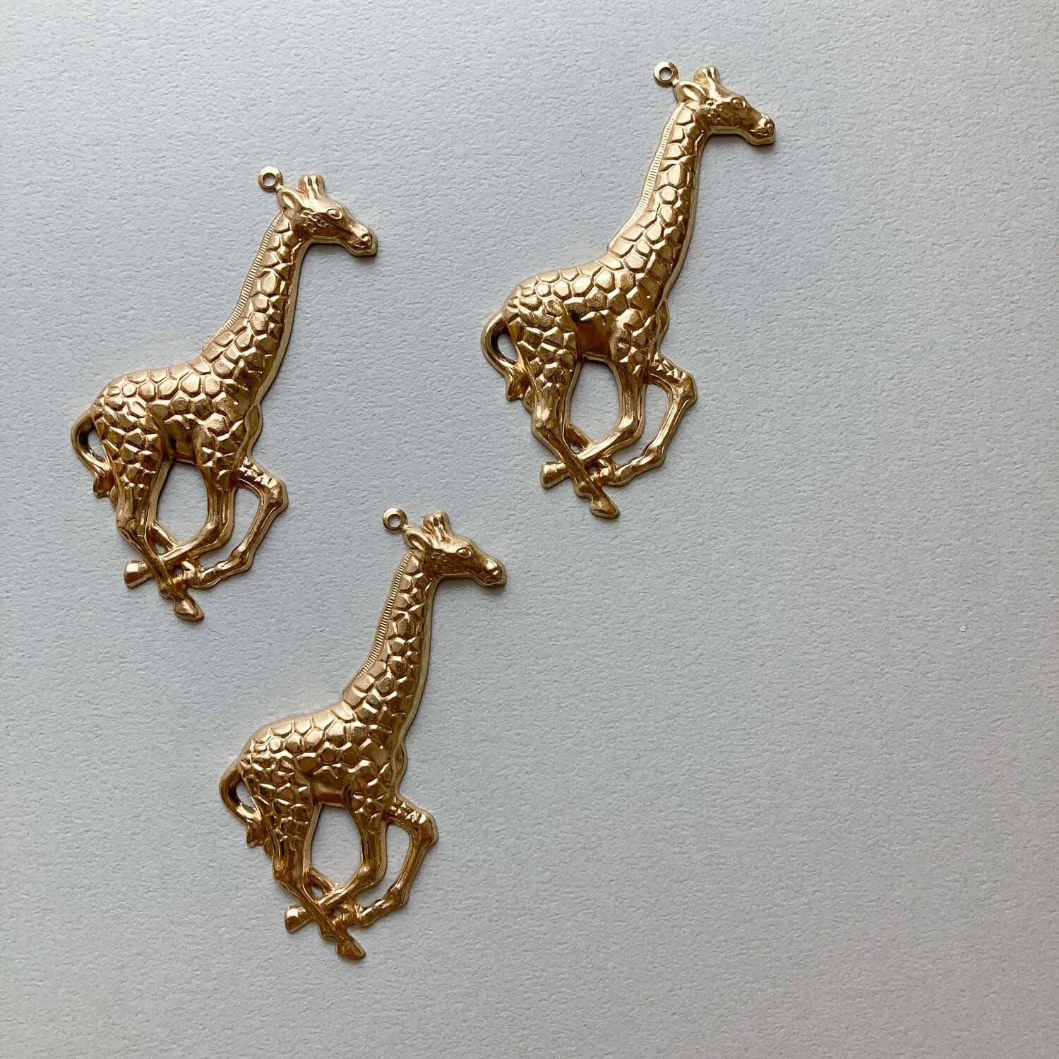 最終入荷〉USA真鍮 キリンの横向き大ぶりチャーム | Dua-アクセサリー