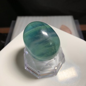 たまご  台座付き可愛い色合いグラデーションフローライト