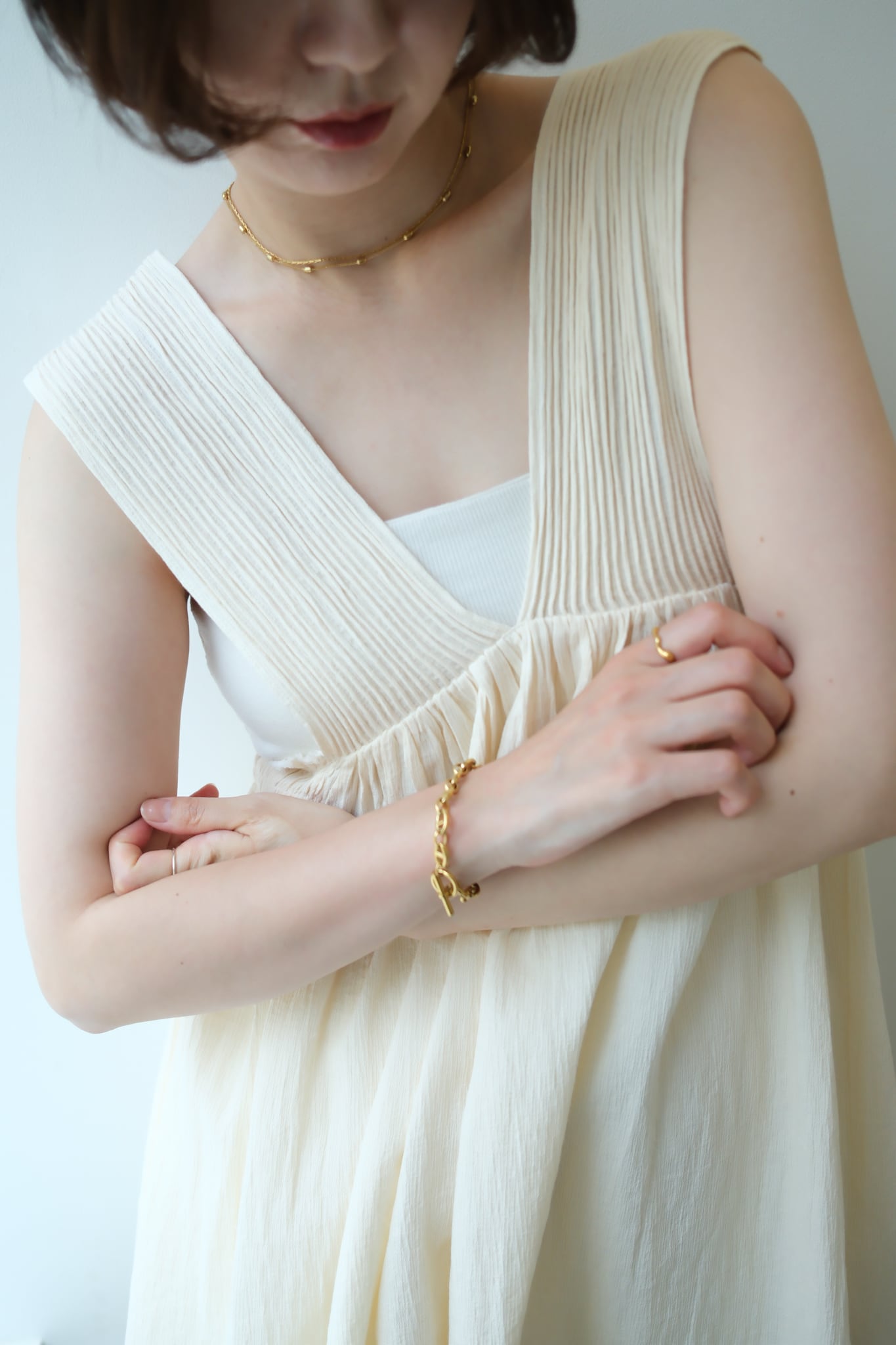 Hella cotton crepe gather top コットンクレープギャザートップス