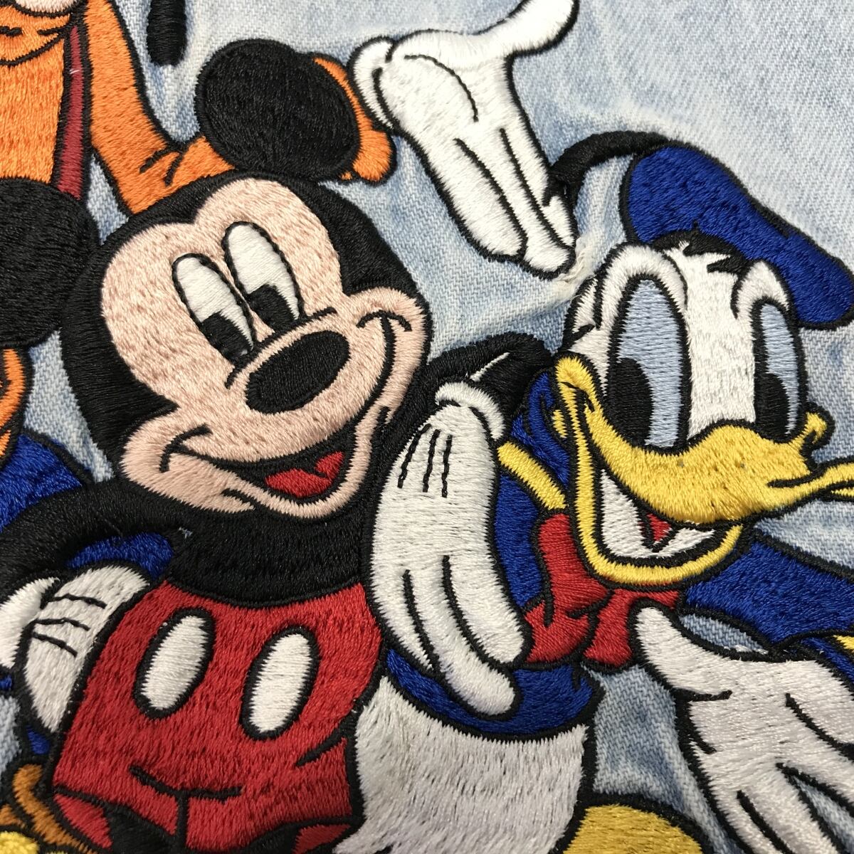 THE DISNEY STORE ディズニーストア 90年代 ミッキー＆フレンズ バックビッグ刺繍 長袖 デニムシャツ アイスブルーXXL 古着屋  EAGLEBASE イーグルベイス Vintage＆Militaryを中心に古き良き時代のUSEDを通信販売