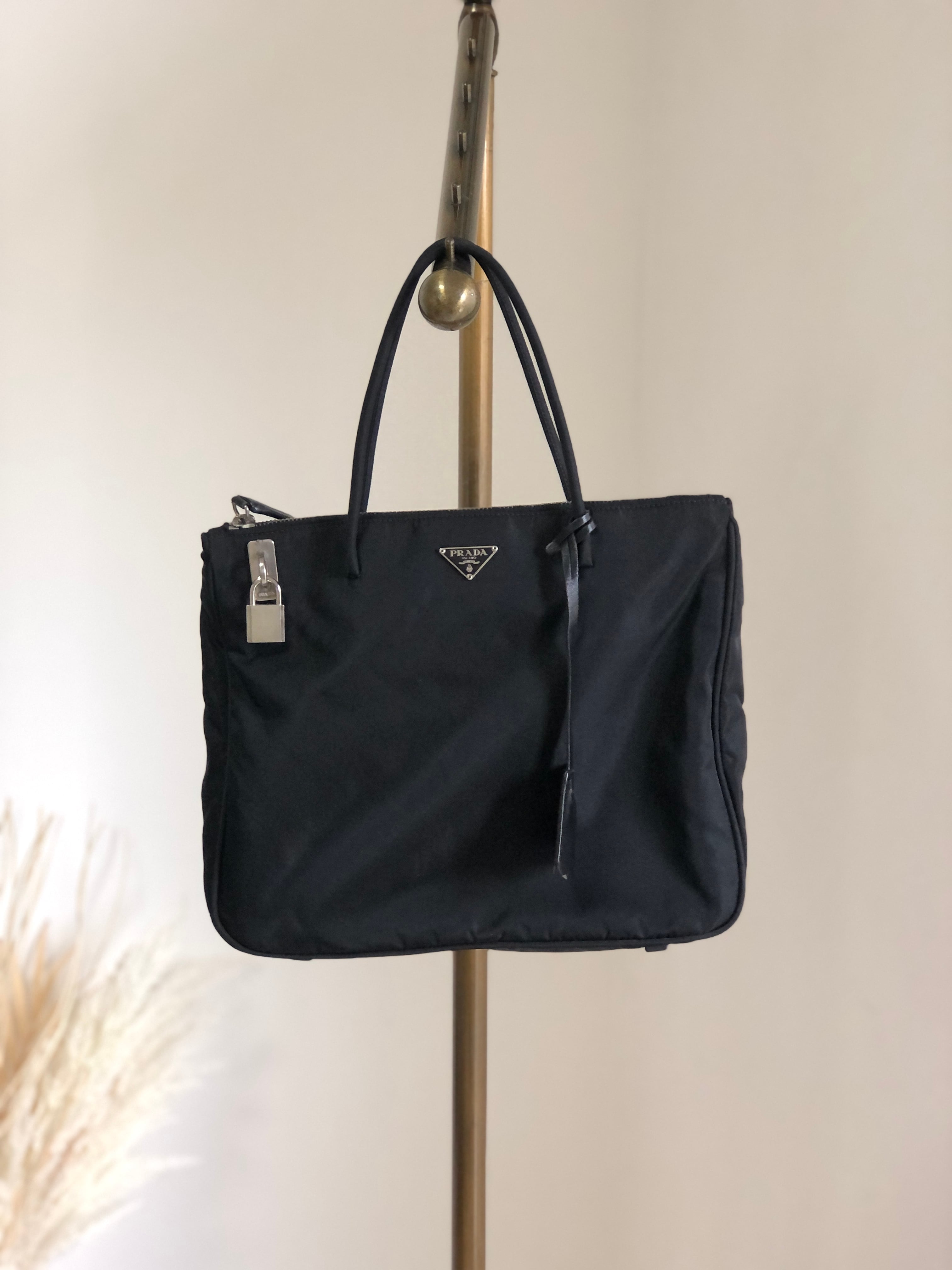 PRADA プラダ ハンドバッグ ブラック トライアングルロゴ ナイロン