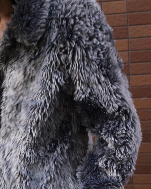 Clip button fur blouson