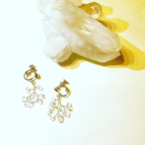 ハナノイロハ『WHITE』earring wh05a