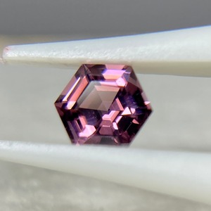 [ho**j**様] 六角形 スピネル 2点セット 約3.8*2.4mm r-0303