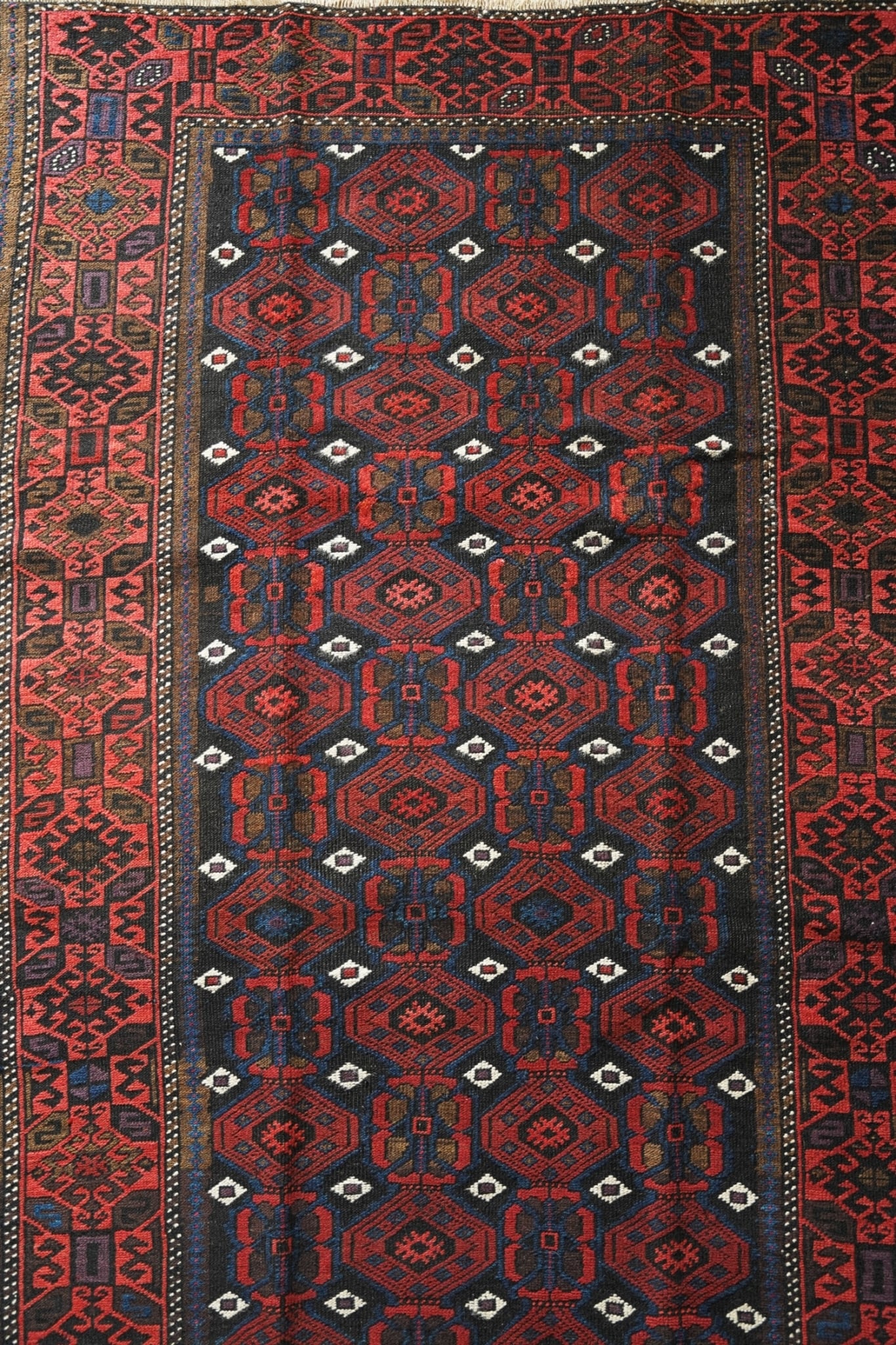 1137-Semi Antique Mina Khani Baluch rug | 手織りのヴィンテージラグ