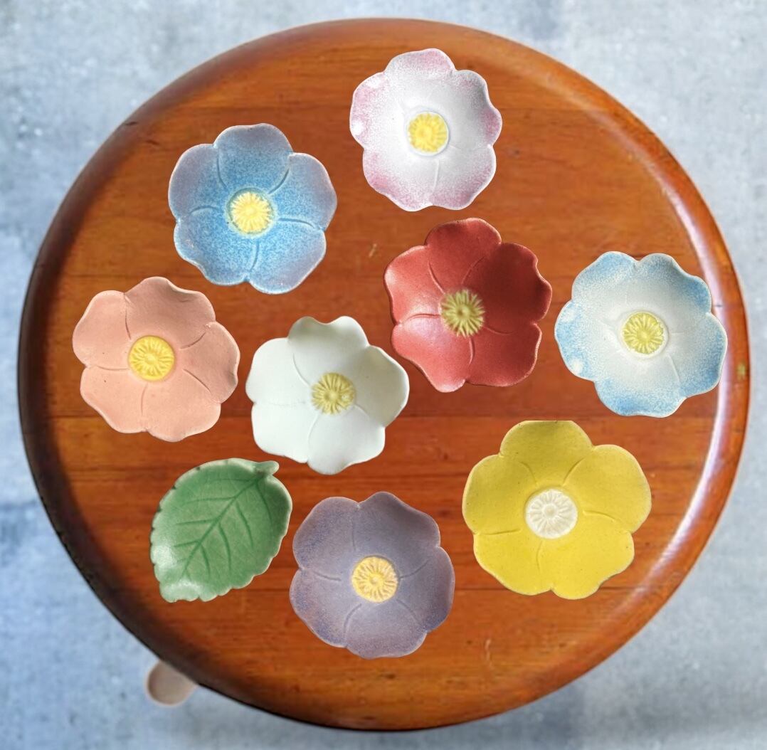 花豆皿(幅7cm)野の花 ホワイトブルー | TSUNE;田中恒子の器 オンライン