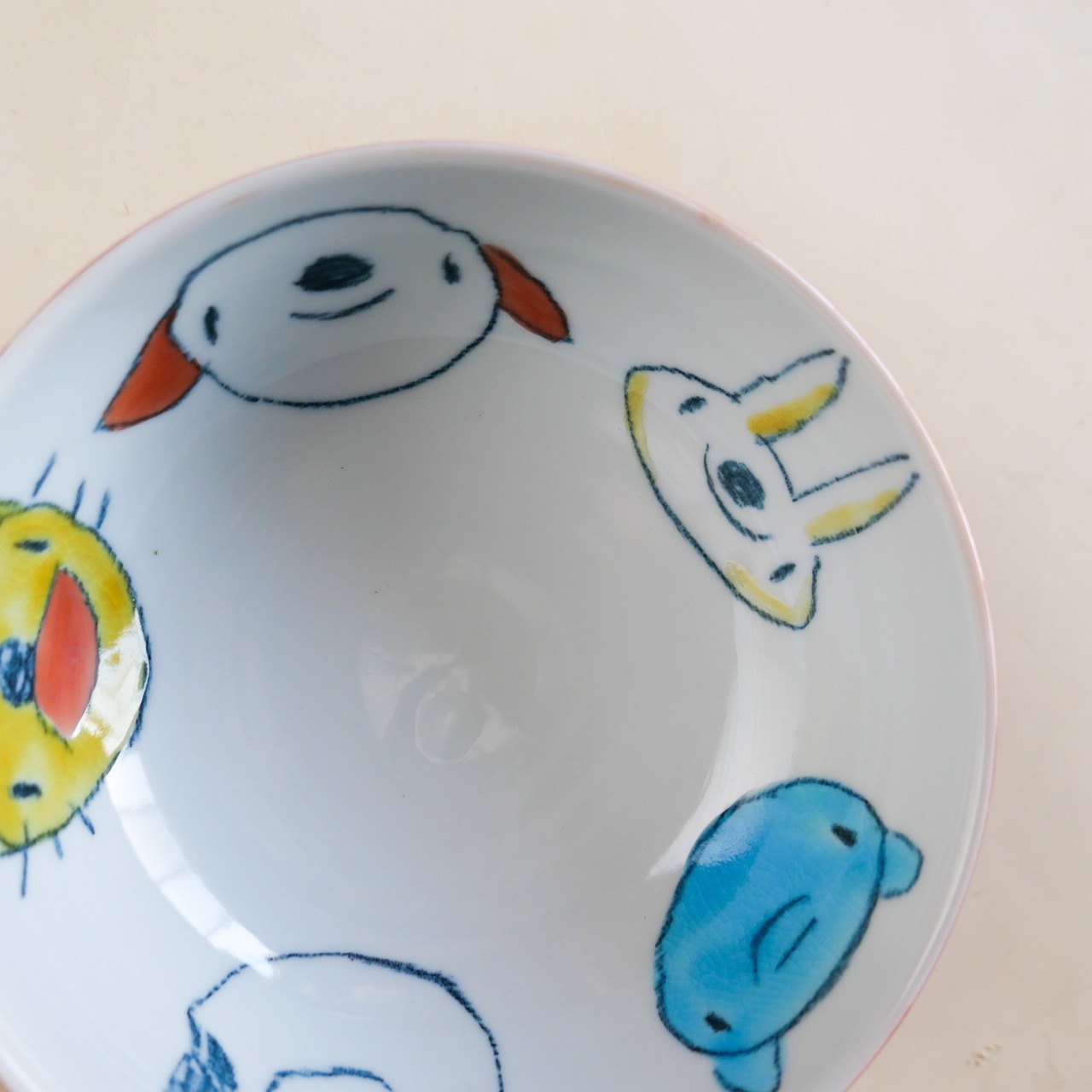 村田菜穂美作　ボウル【大】 赤巻　みんなお友達  (うさちゃんも一緒）［2104130001413］