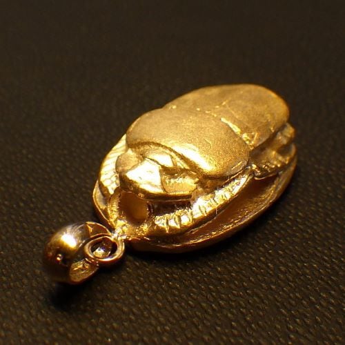 リビアングラスペンダント✧ スカラベ（甲虫）モチーフ ✧ K18YG