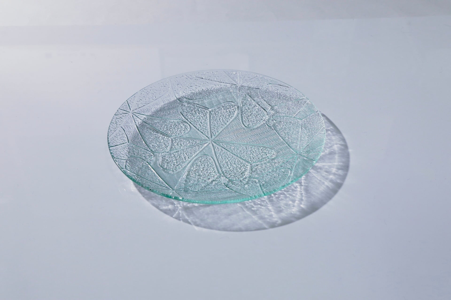昭和型板ガラス「クローバー」　皿　円形　中（Φ150mm）