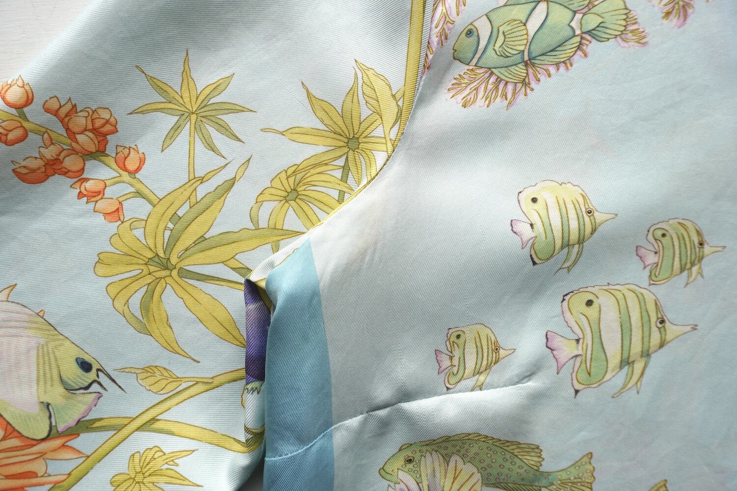 1980's〜 ITALY製 [Salvatore Ferragamo] 熱帯魚&花 スカーフ柄