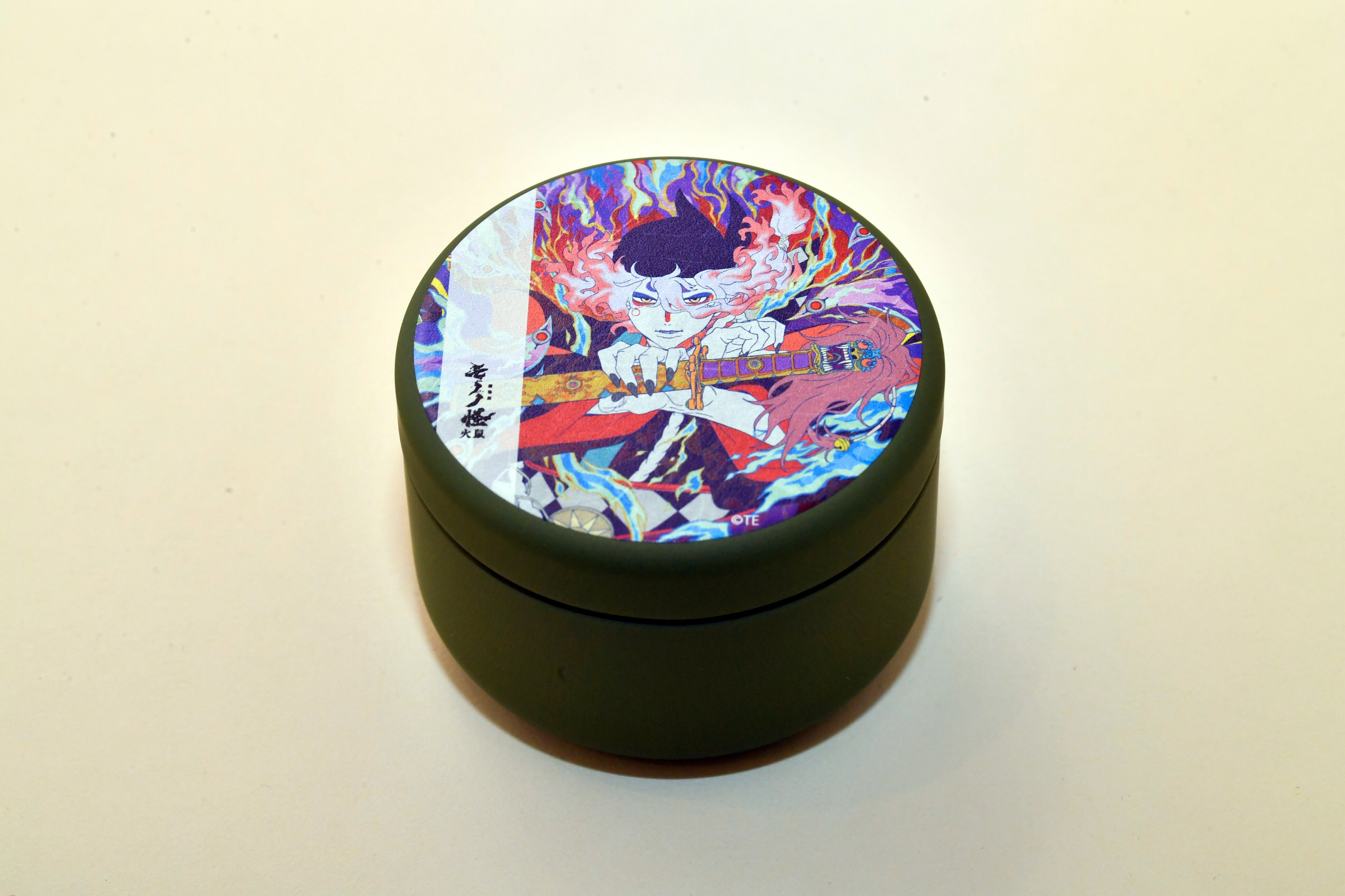 狭山抹茶缶30g カーキ【劇場版モノノ怪コラボ】 | 十立葉公式ショップ