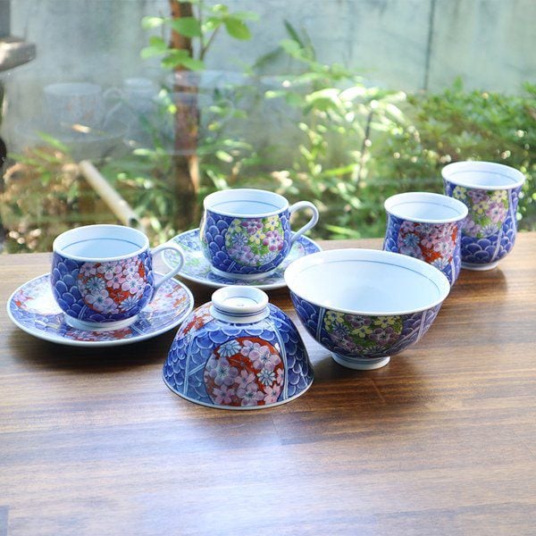 有田焼 お茶碗 青海波花絵（緑・赤） 9-157 | MARUFUKU utsuwanohana