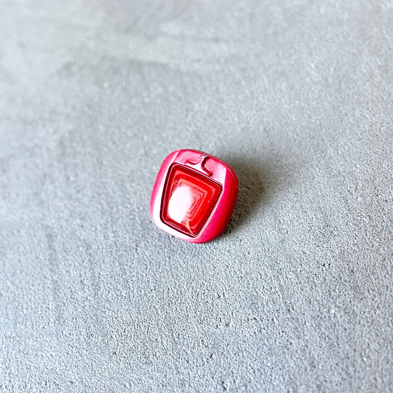 【2個セット】変形スクエア×ルビーレッド 13mm・画像2