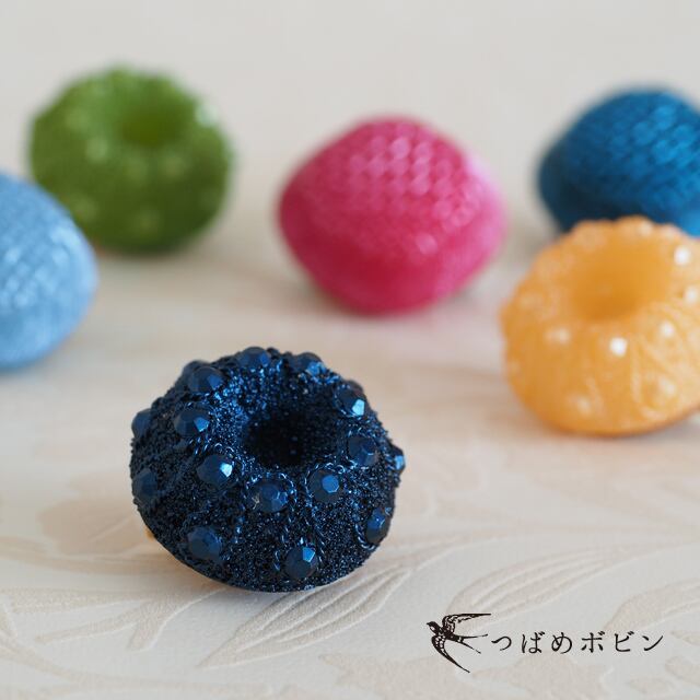 舶来ヴィンテージボタンのブローチ/帯留め《クグロフ:ネイビー》