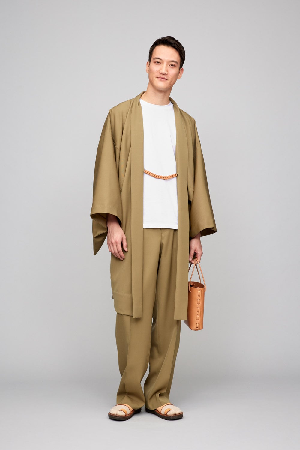 パンツ / AURALEE / LIGHT WOOL MAX GABARDINE SLACKS / KHAKI パンツ / AURALEE / LIGHT WOOL MAX GABARDINE SLACKS / KHAKI