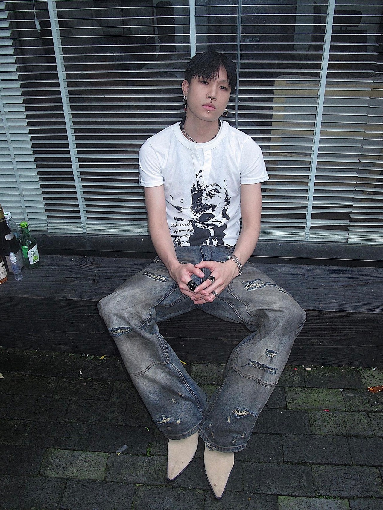 【TH4SWE】Layered V-Neck Graphic T-Shirt