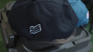 MOCO LOGO SUEDE PEAK WASHED CANVAS SNAPBACK [BLACK]