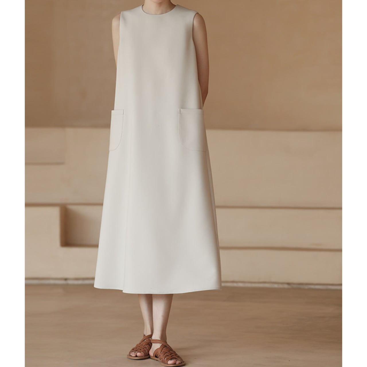 ミニマルノースリーブコクーンワンピース 3610