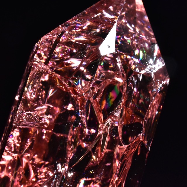 シエラネバダ産 アンダラクリスタル ポイント 虹色に煌めく ダスティピンク