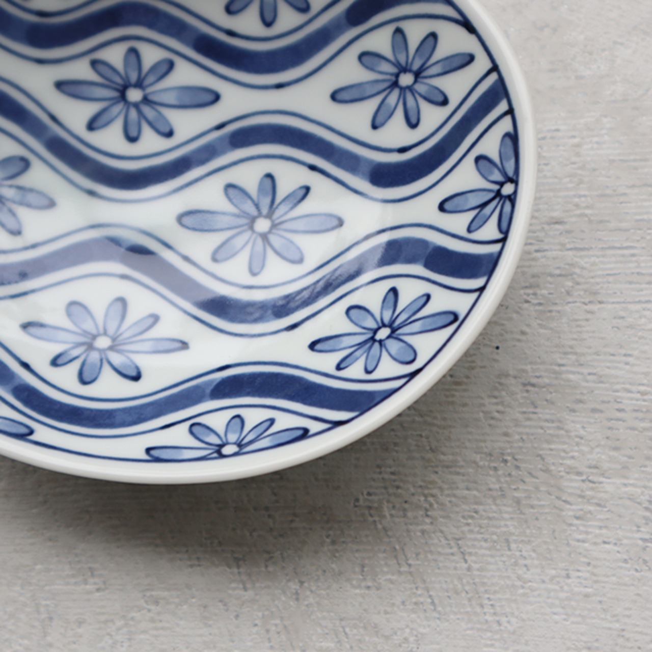 波佐見焼　楕円皿（小）流水花紋　8-100