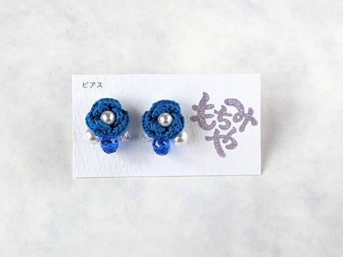 青いお花のピアス 画像