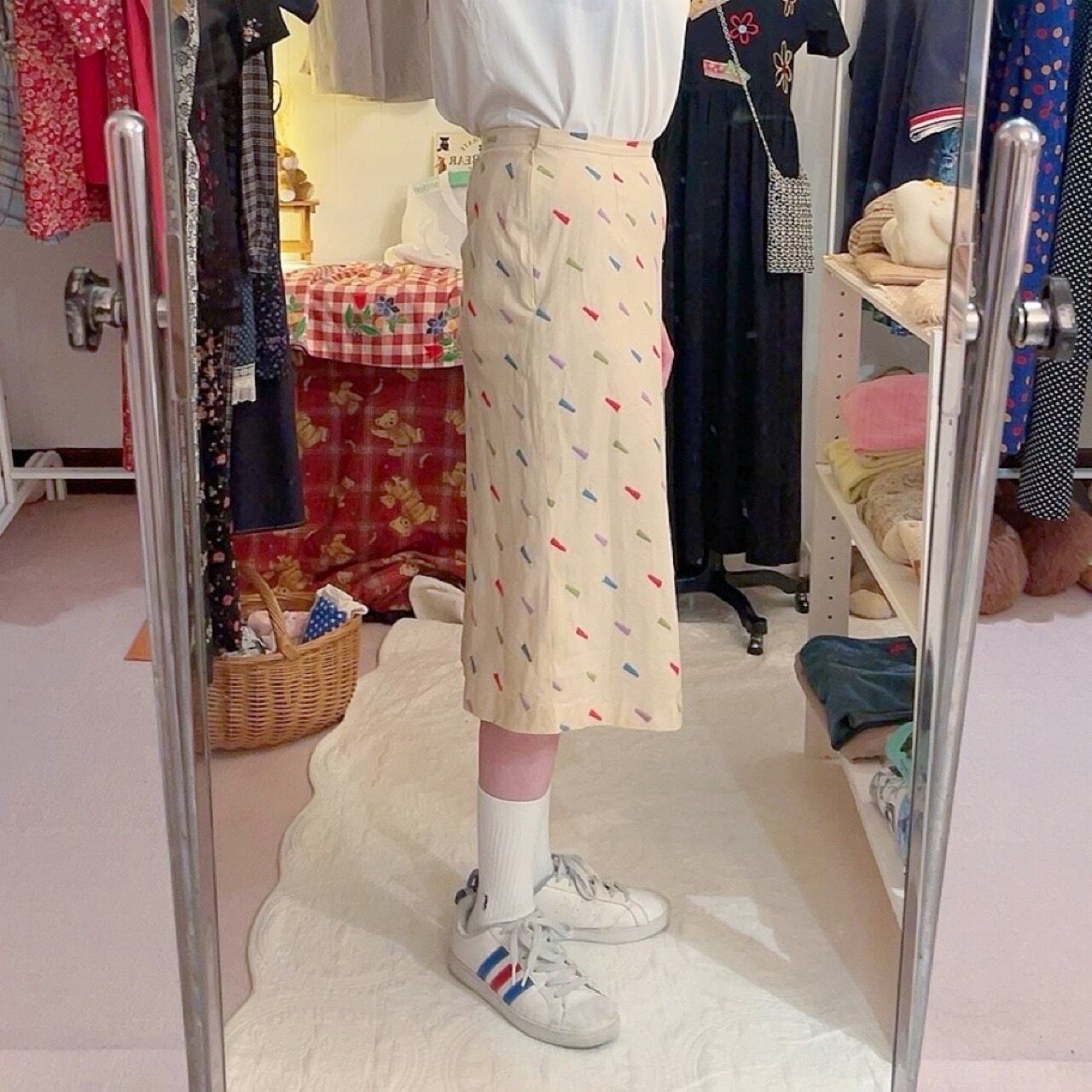 square embroidery semi tight skirt