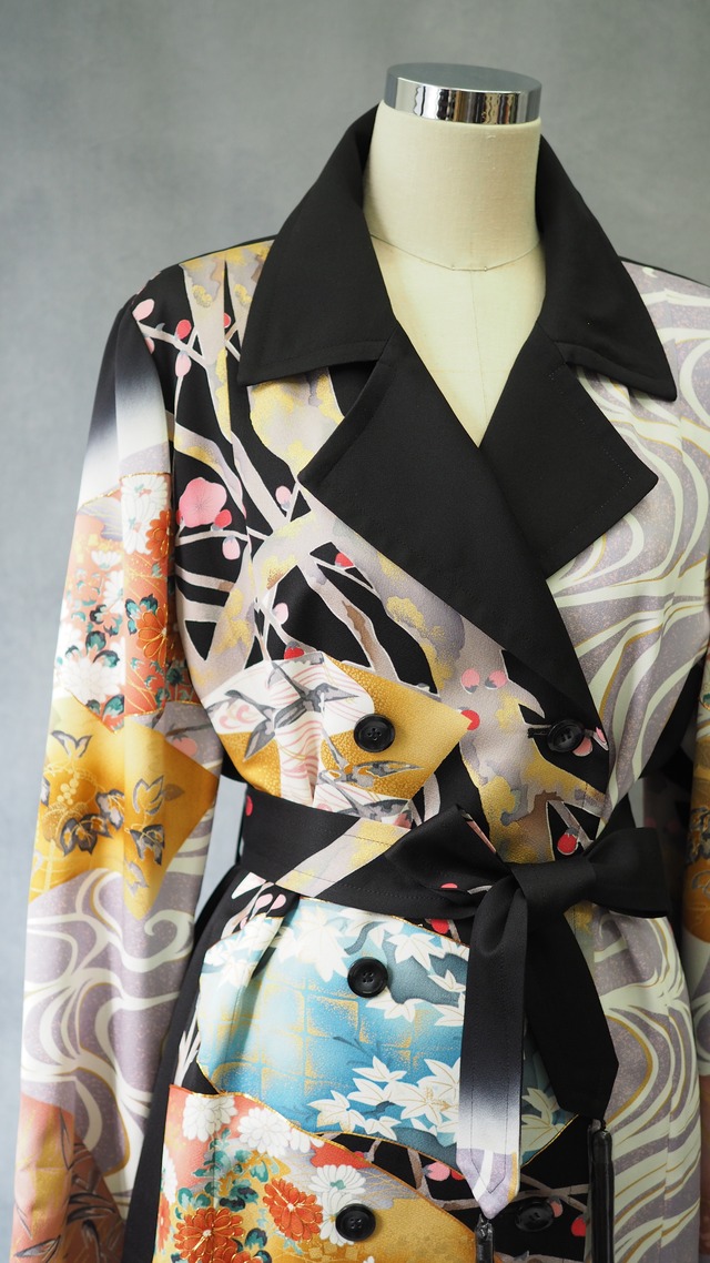 Regenerated Kimono Royal coat – Handcrafted in Japan/POETRY CARDS ADRIFT IN SPRING  着物リメイクのロイヤルコート｜日本のヴィンテージシルクを再生した一点物/春風に舞う短冊の調べ