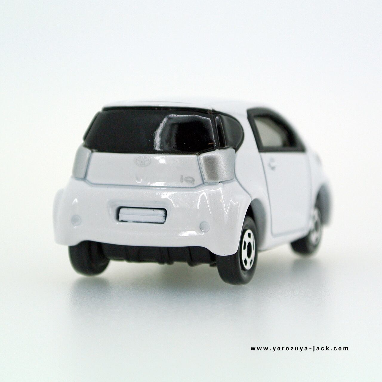 トミカ 28 トヨタ iQ #10333432 | よろずやジャック